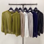 夏から晩夏まで活躍する薄手のカーディガン