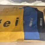 秋冬におすすめのロゴ入り長袖トップス。インナーにも１枚着にも使える万能アイテム。