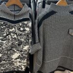 上品カジュアルに決まるモノトーン柄のゆるベスト。秋冬の重ね着にぴったりな大人のニットベスト。