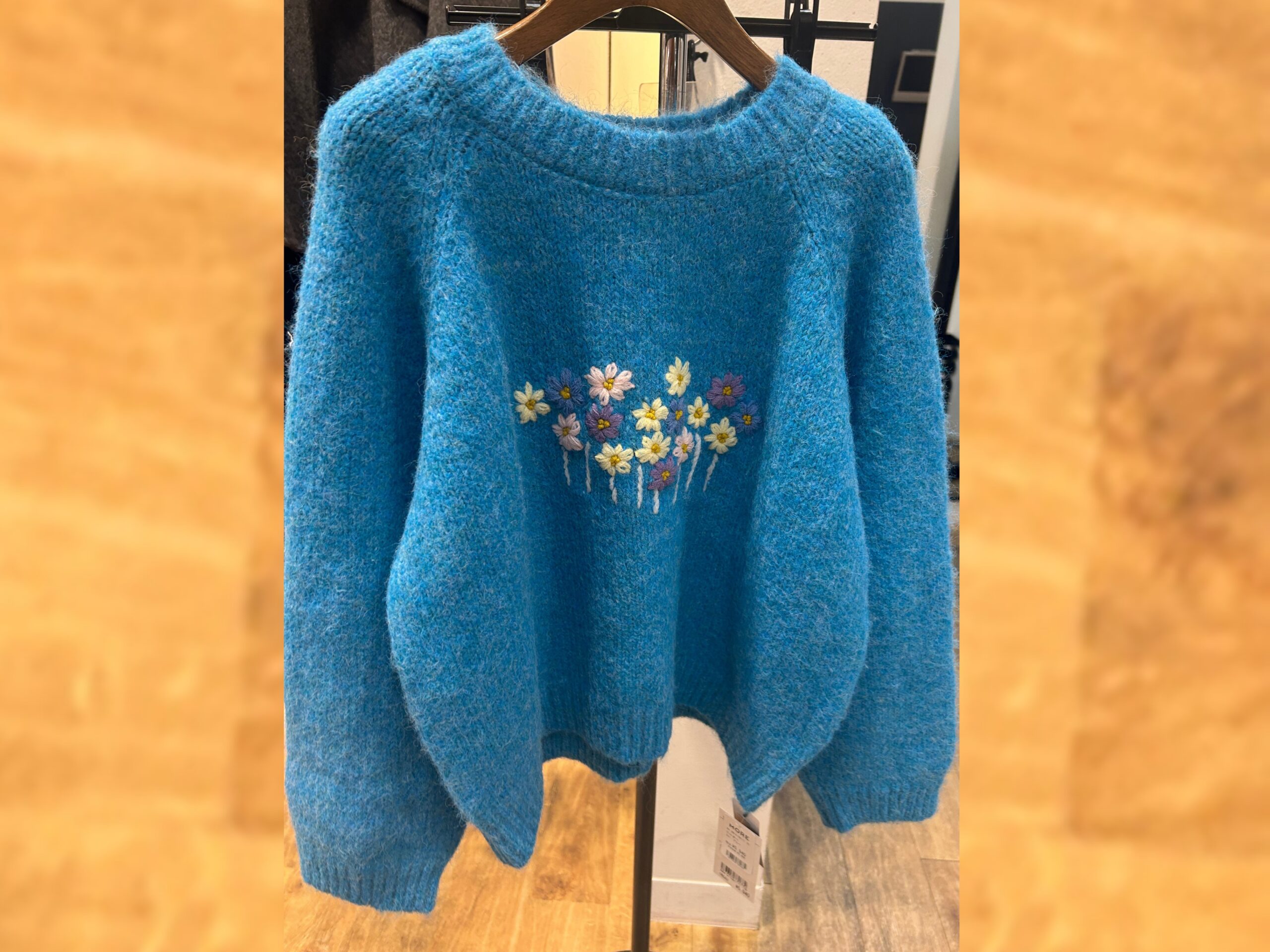 ふんわりモヘアの花刺繍セーターでほっこり暖かく | 株式会社モア(MORE 