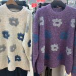 パープルとアイボリーの花柄モヘアニットセーター