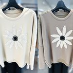 ベージュとカーキの肩レース付き花刺繍長袖Tシャツ